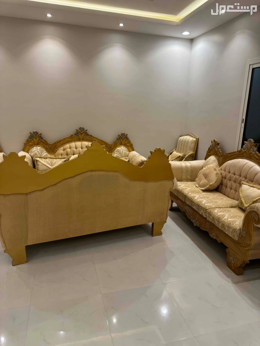 كنب للبيع في الرياض بسعر ألف ريال سعودي