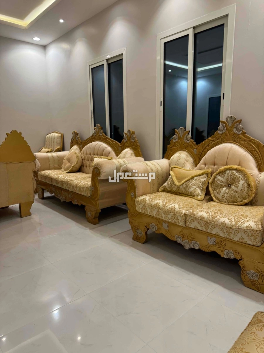 كنب للبيع في الرياض بسعر ألف ريال سعودي