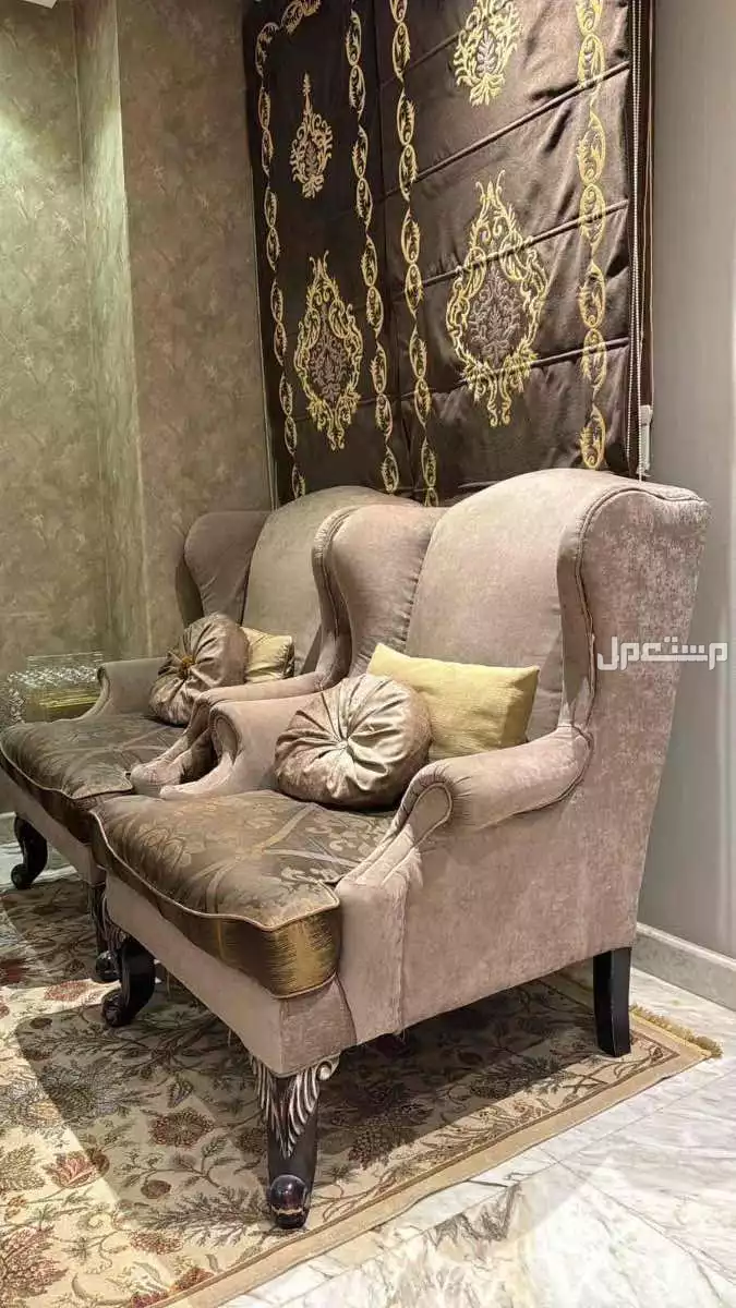 طقمين كنب مستعمل امريكي مع طاولاتها شبه جديدة لم تستخدم كثيرافي حي النرجس بالرياض