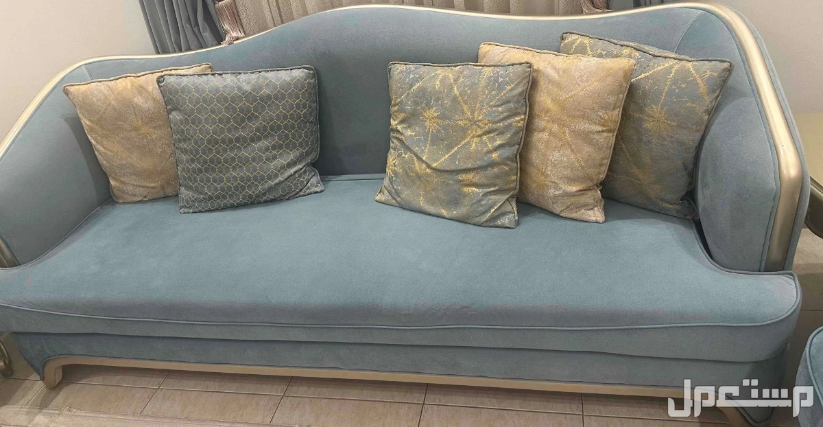 كنب مجلس نظيف وسليم ولايوجد عيوب ولا كسور