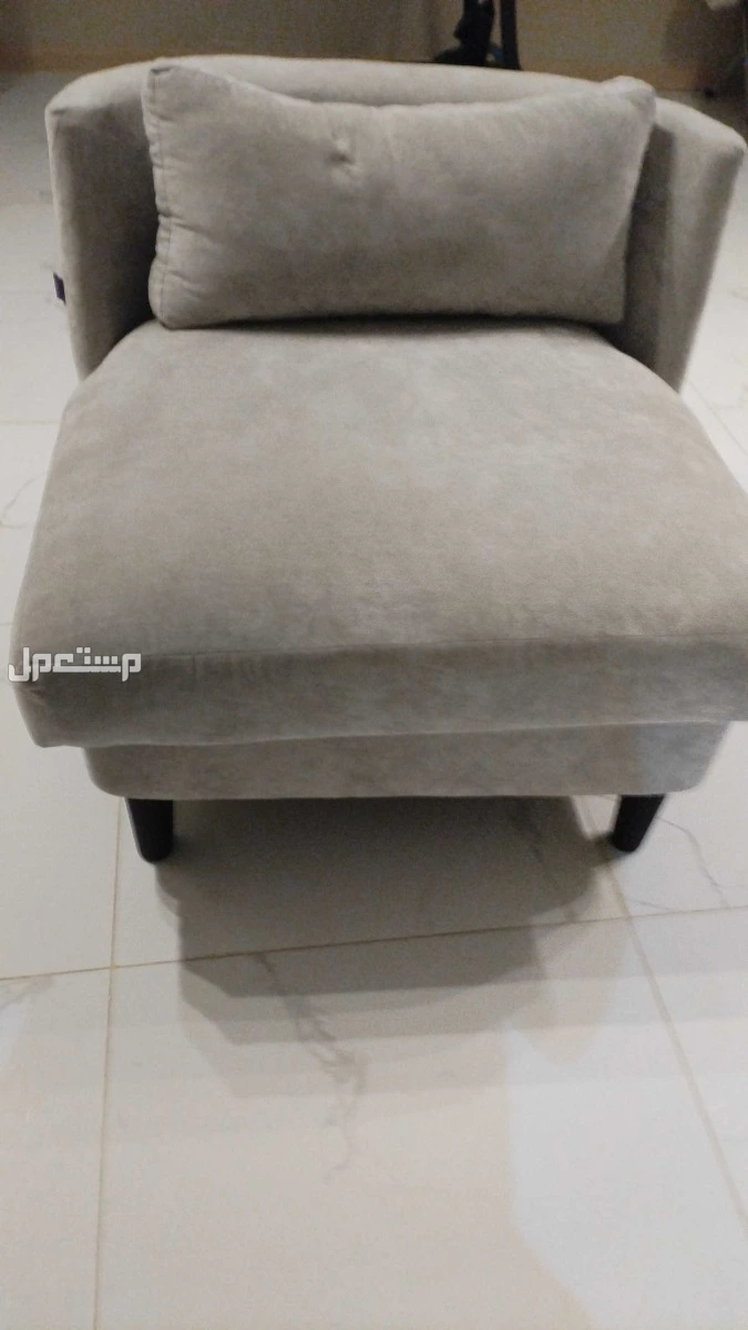 كنب نظيف شبه جديد في جدة بسعر 500 ريال سعودي