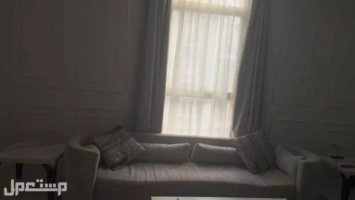 كنب نظيف شبه جديد في جدة بسعر 500 ريال سعودي