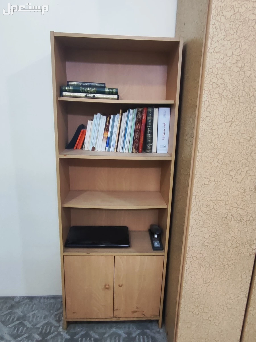 رف كتب في جدة بسعر 50 ريال سعودي
