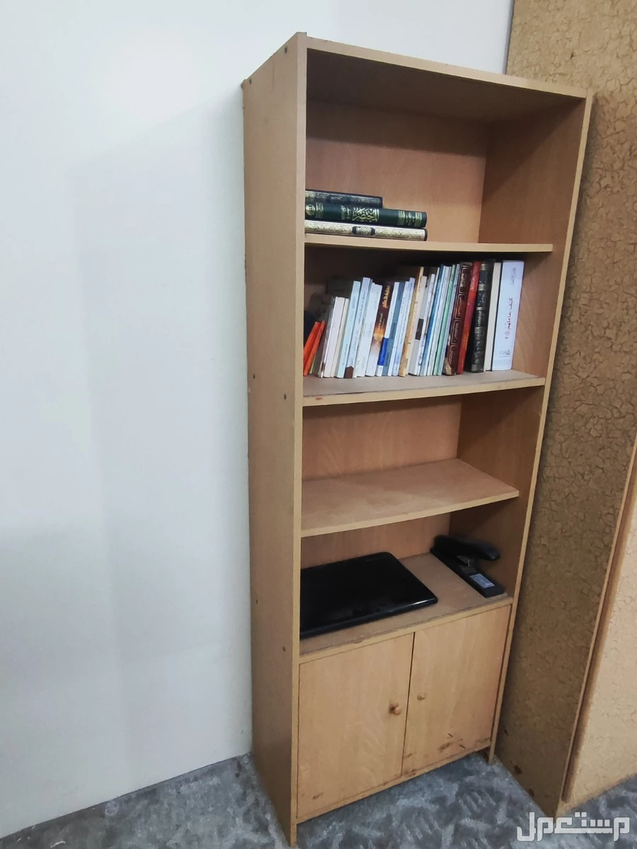 رف كتب في جدة بسعر 50 ريال سعودي