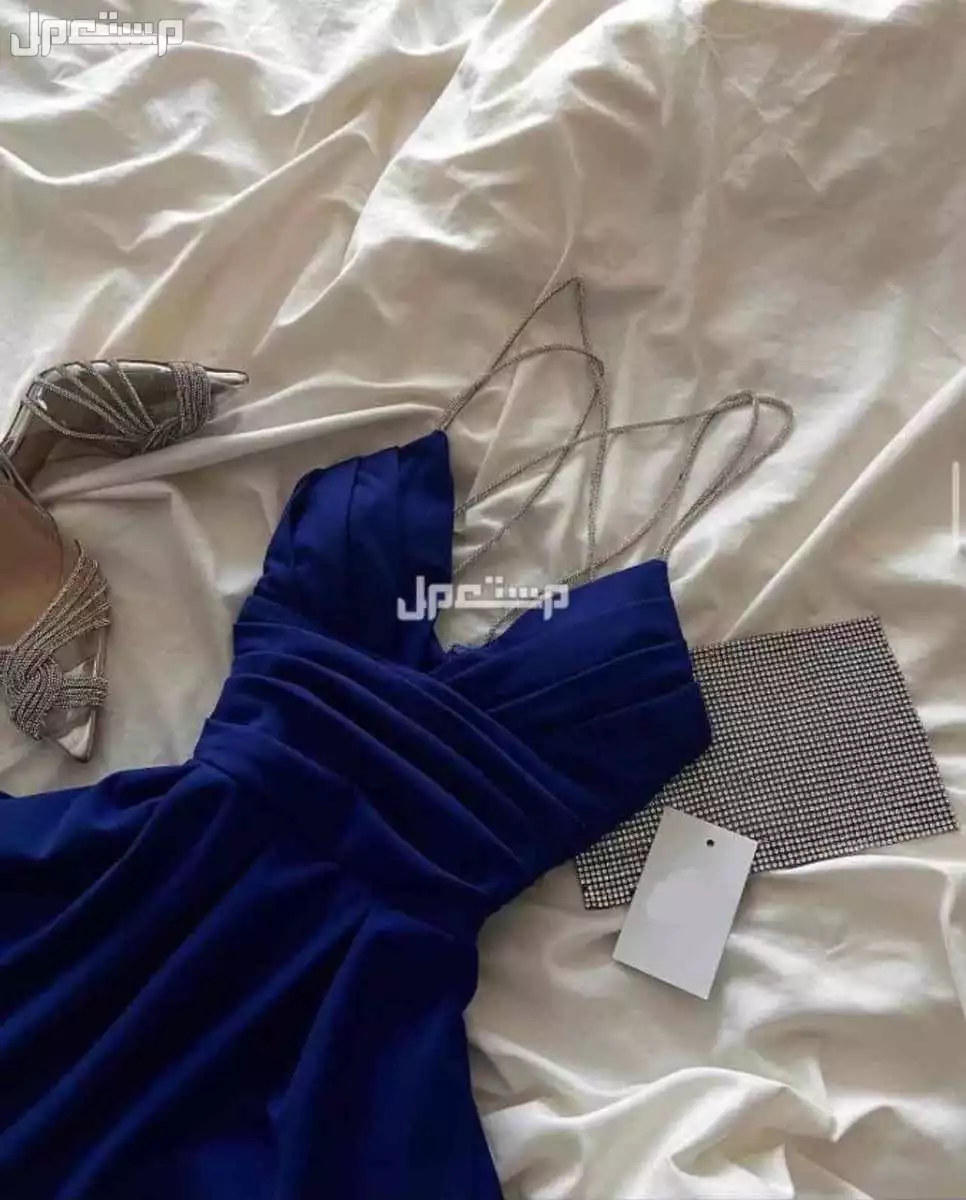 جديد ونظييف مالبسته الا ساعتين بس وشاريته ب 350 بس ببعيه 200 عشان لبسته والي حابه اصوره من كل الجهات تتأكد بصوره لها