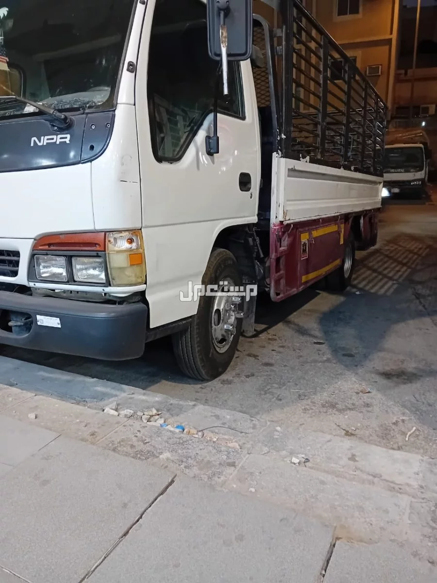 دينا لطش وتخلوص من الأثاث القديم بالرياض  دينا رمي الاغراض المهمله الغير صالحه بالرياض دينا توصيل الأثاث الي الجمعيه الخيريه بالرياض