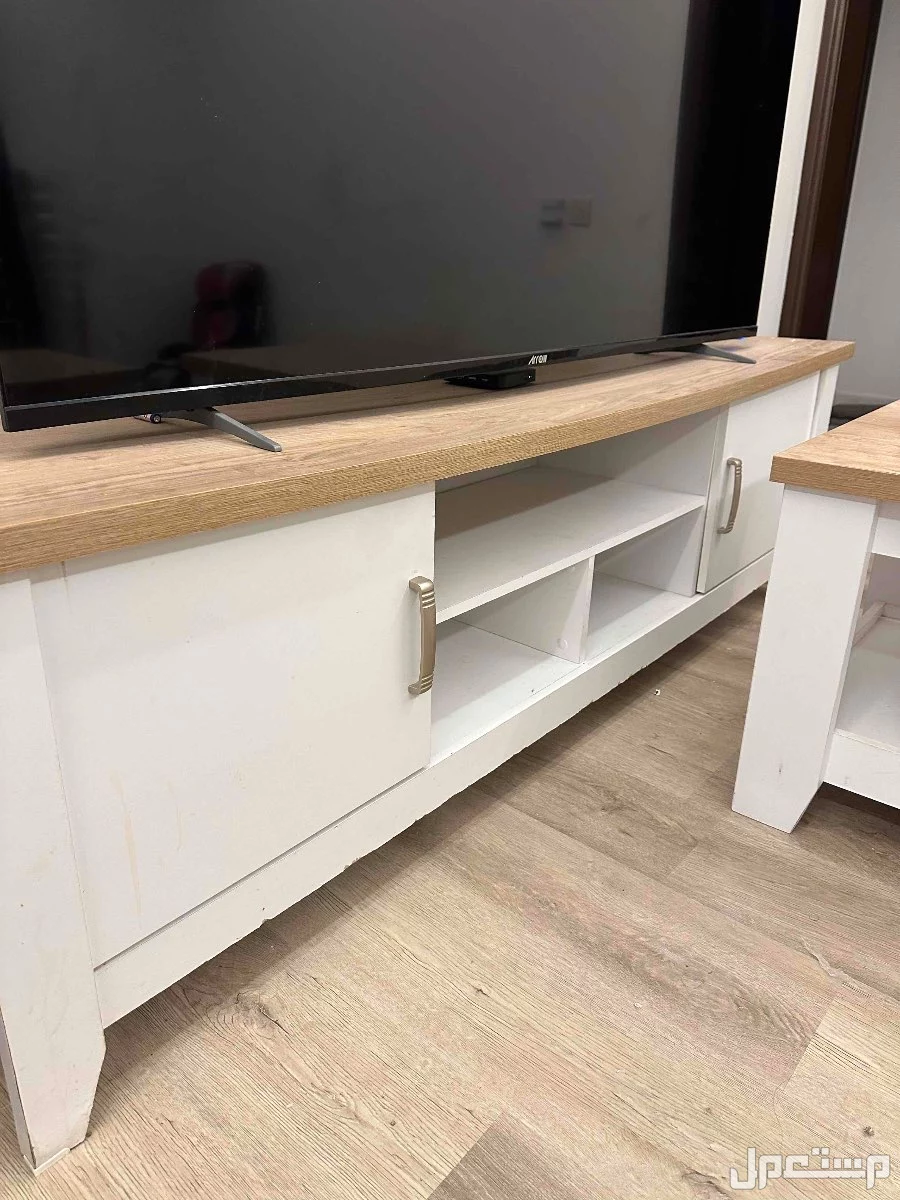 للبيع طقم طاولات (طاولة تلفزيون + طاولة قهوة + طاولة جانبية)