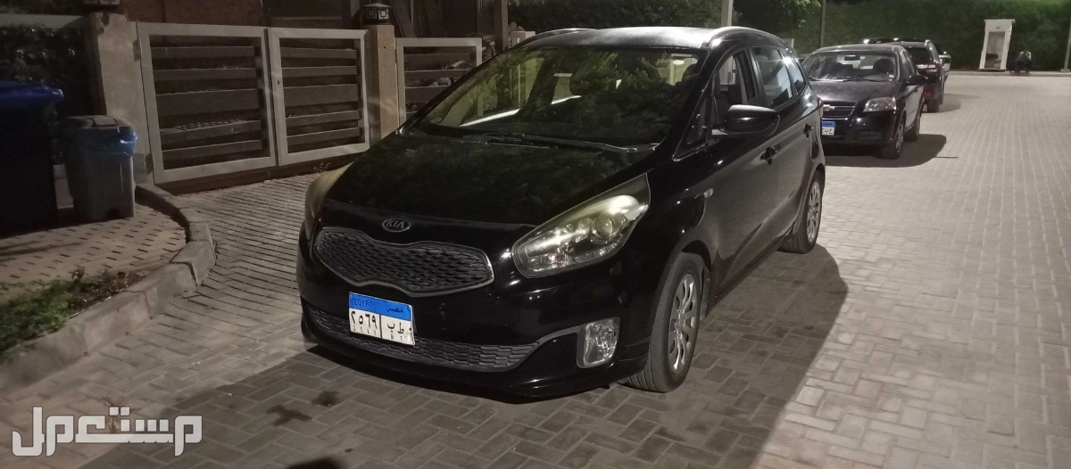 كيا كارينز 2016 مستعملة للبيع في قسم الشيخ زايد بسعر 825 ألف جنيه مصري