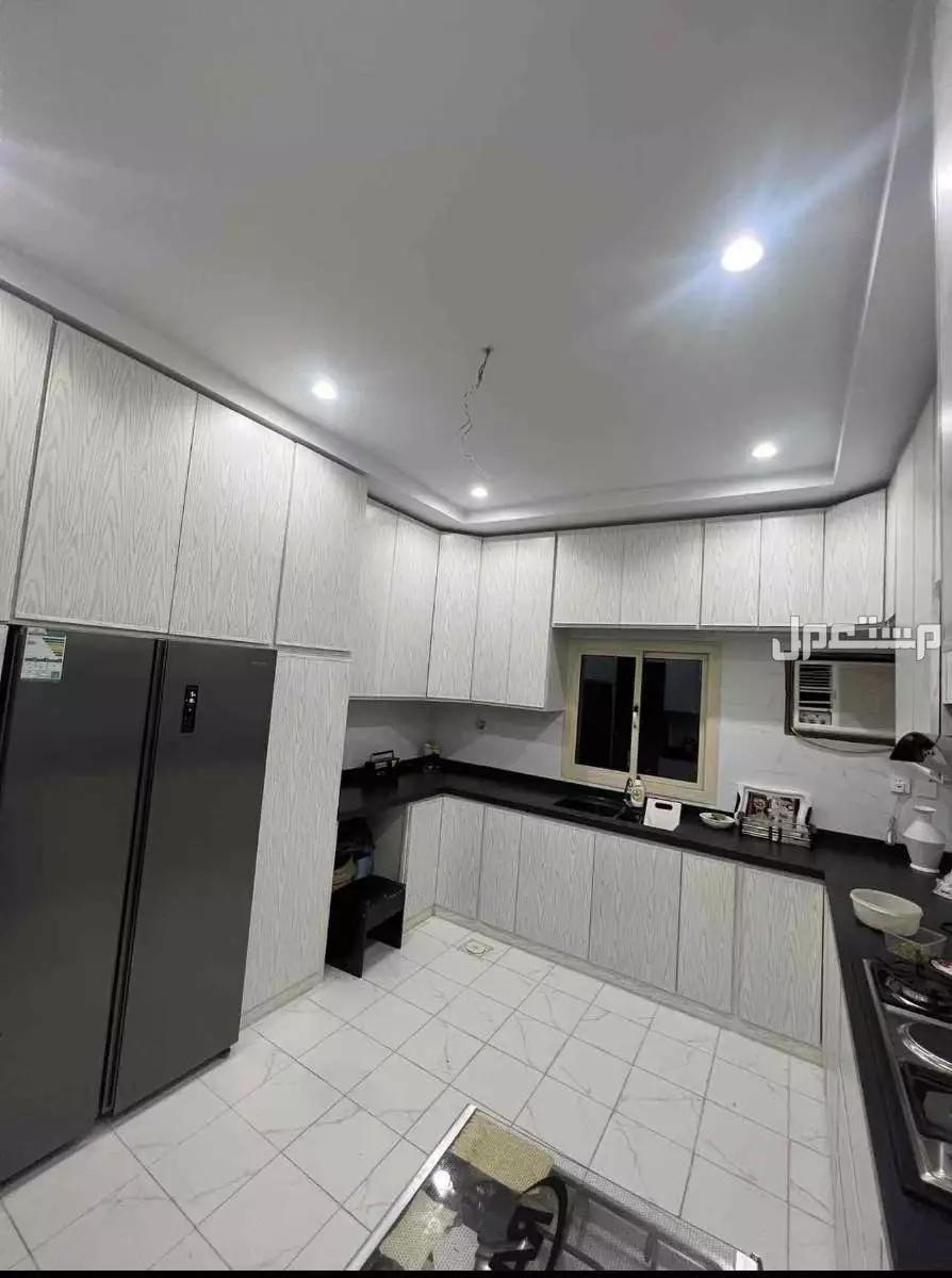 دولاب مطبخ داخلي المنيوم وخارجي صاج خشابي في جدة