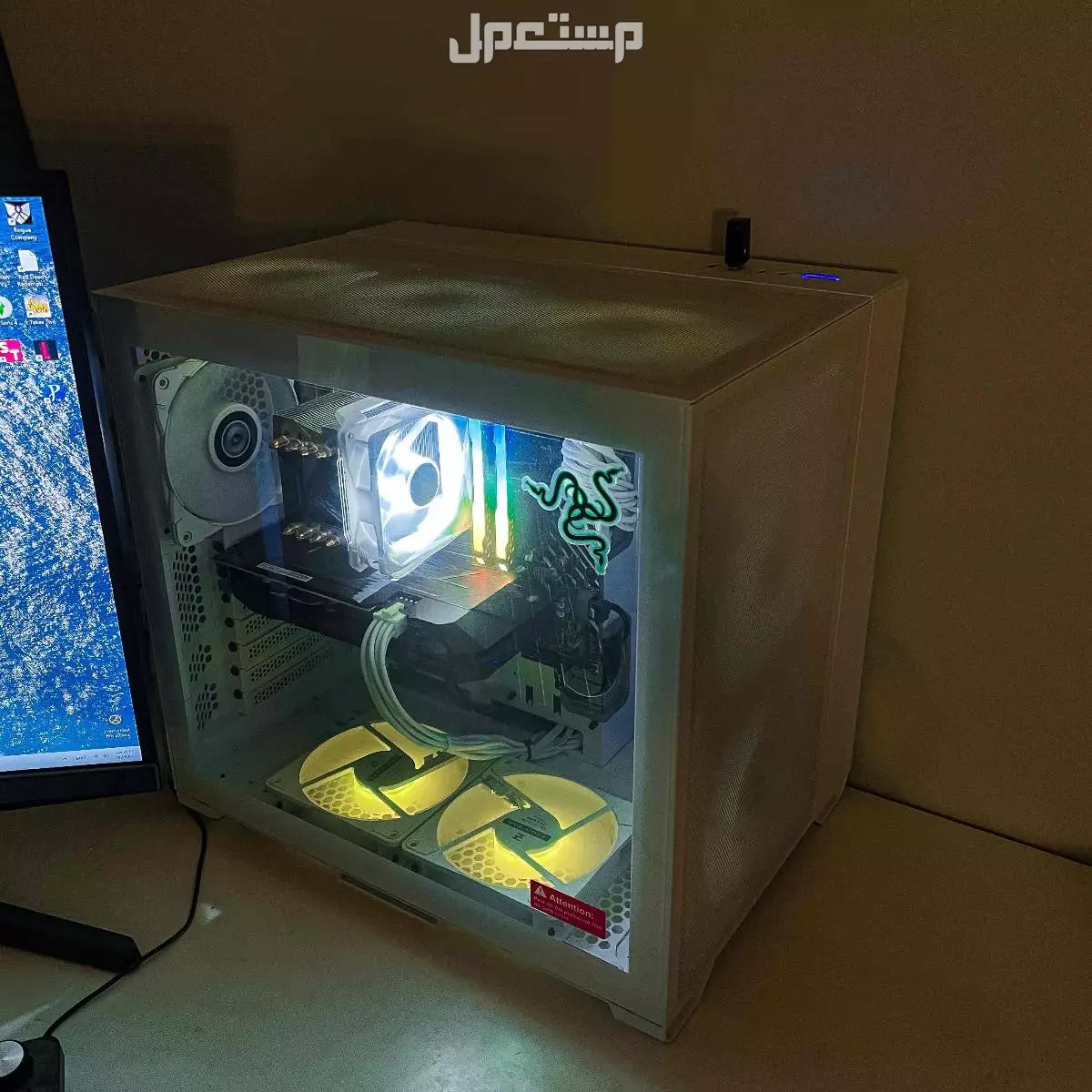 للبيع PC قيمنق مع الشاشة والكيبورد ، بسعر 3 آلاف ريال