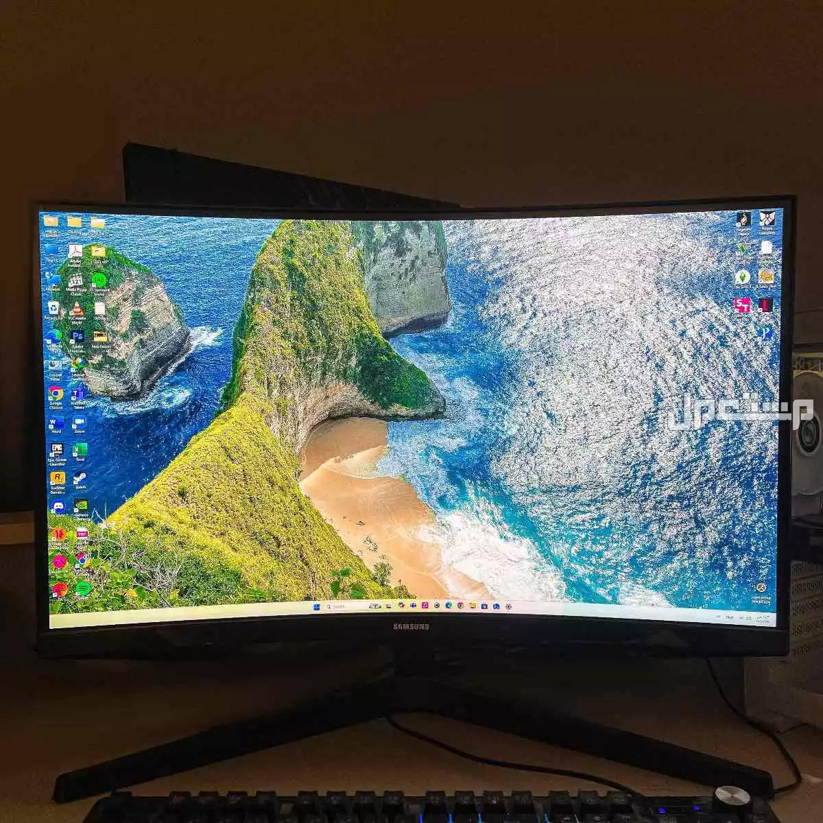 للبيع PC قيمنق مع الشاشة والكيبورد ، بسعر 3 آلاف ريال