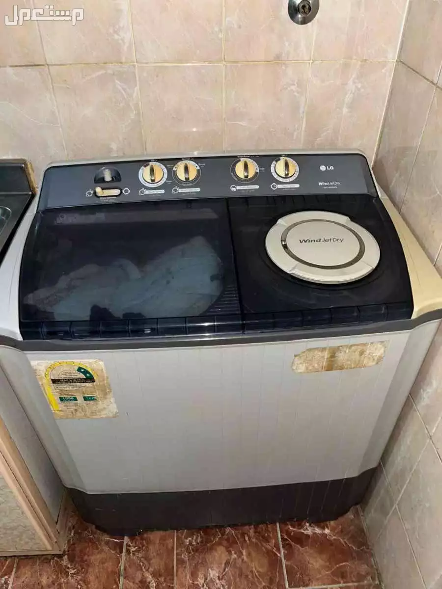 غسالة ال جي يدوية بحالة ممتازة حجم كبير تتسع الكثير لايوجد فيها اعطال