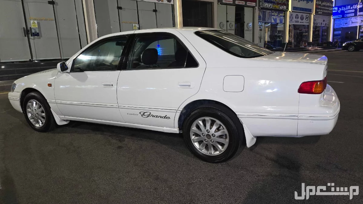 تويوتا كامري 2002 مستعملة للبيع في جدة بسعر 17 ألف ريال سعودي