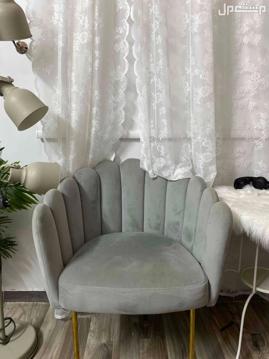 كرسي رصاصي اخذته من هدايا سنتر