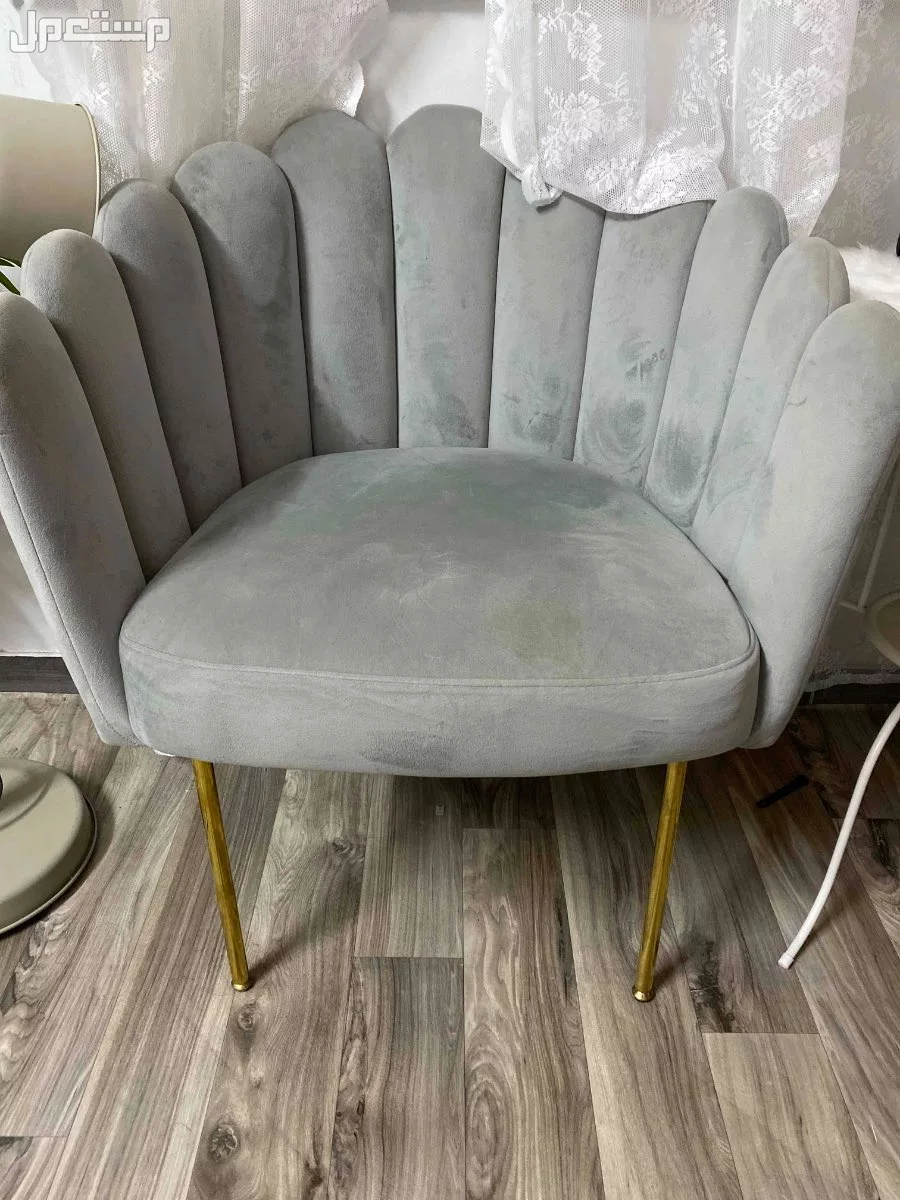كرسي رصاصي اخذته من هدايا سنتر