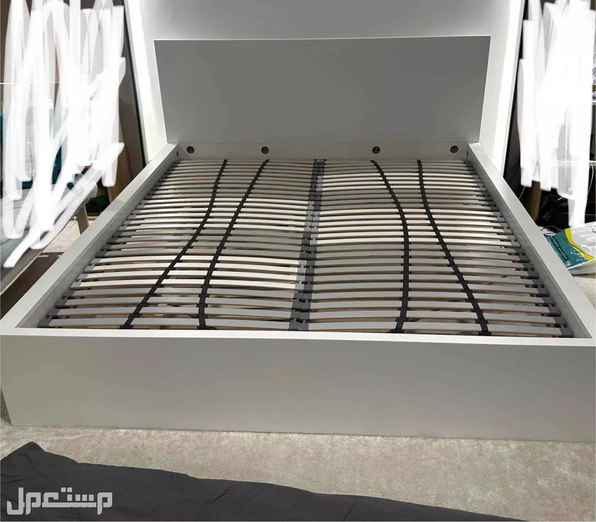 سرير 200*180 شبة جديد خالي من الخدوش