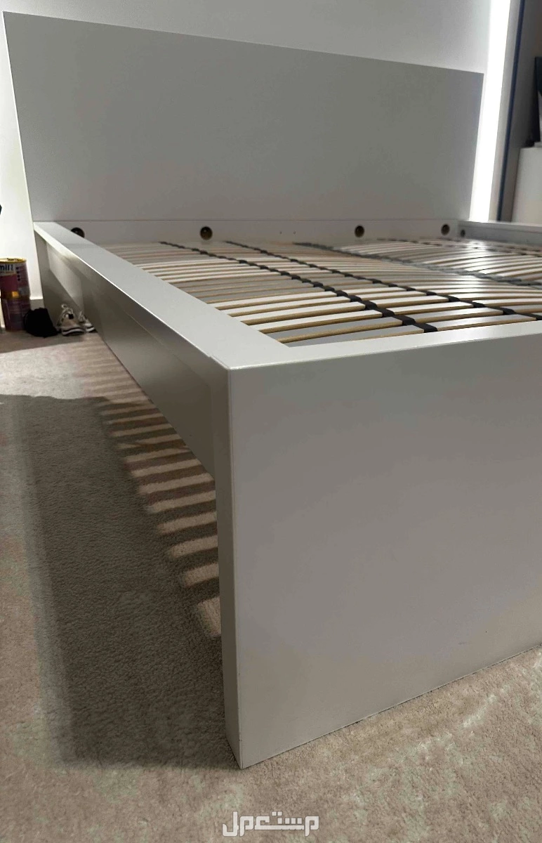سرير 200*180 شبة جديد خالي من الخدوش