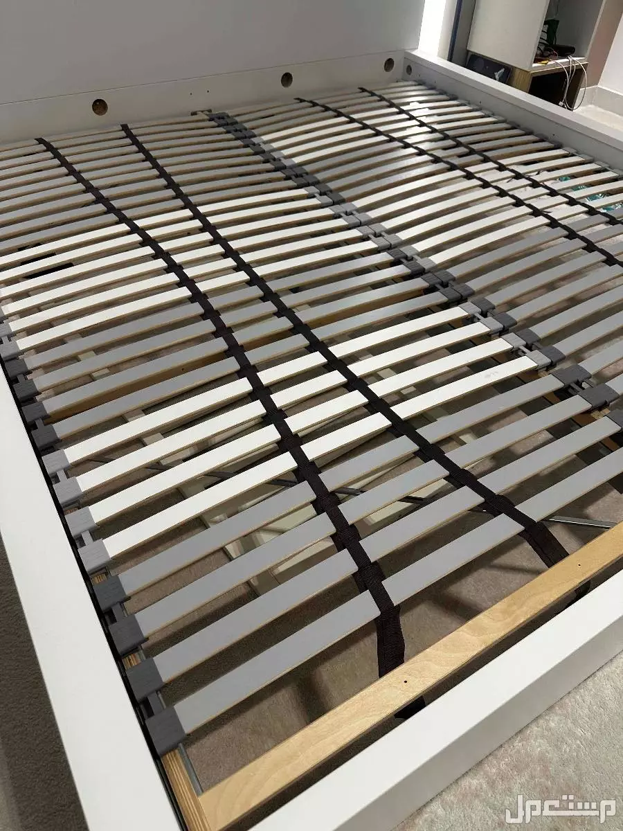 سرير 200*180 شبة جديد خالي من الخدوش
