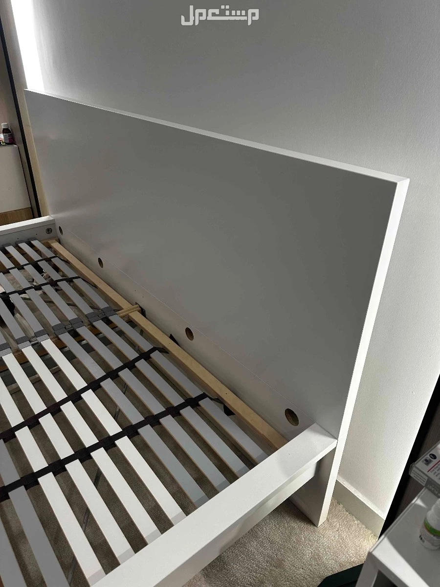 سرير 200*180 شبة جديد خالي من الخدوش