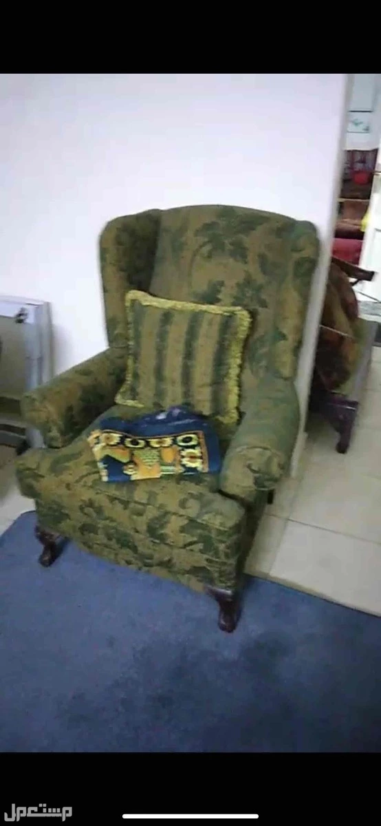 كنب للبيع نظيف جداافي جدة بسعر 300 ريال سعودي