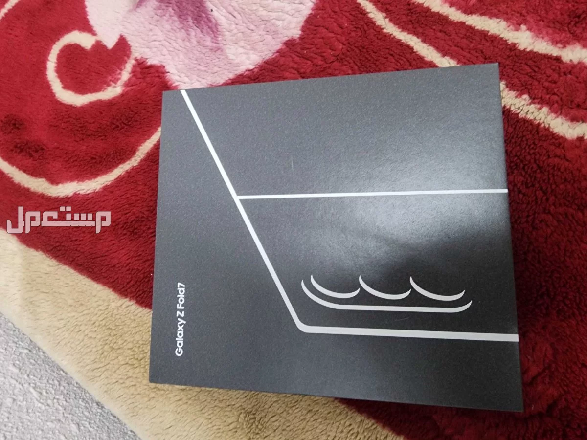 سامسونج جالكسي Z Fold 7 – جديد تمامًا  🔹 الصناعة: فيتنامي (أصلي 100%) 🔹 اللون: أسود (Jet Black) 🔹 الذاكرة: 512GB 🔹 الجهاز جديد بكرتونه، مختوم، لم يُفتح إطلاقًا 🔹 نسخة رسمية للشرق الأوسط
