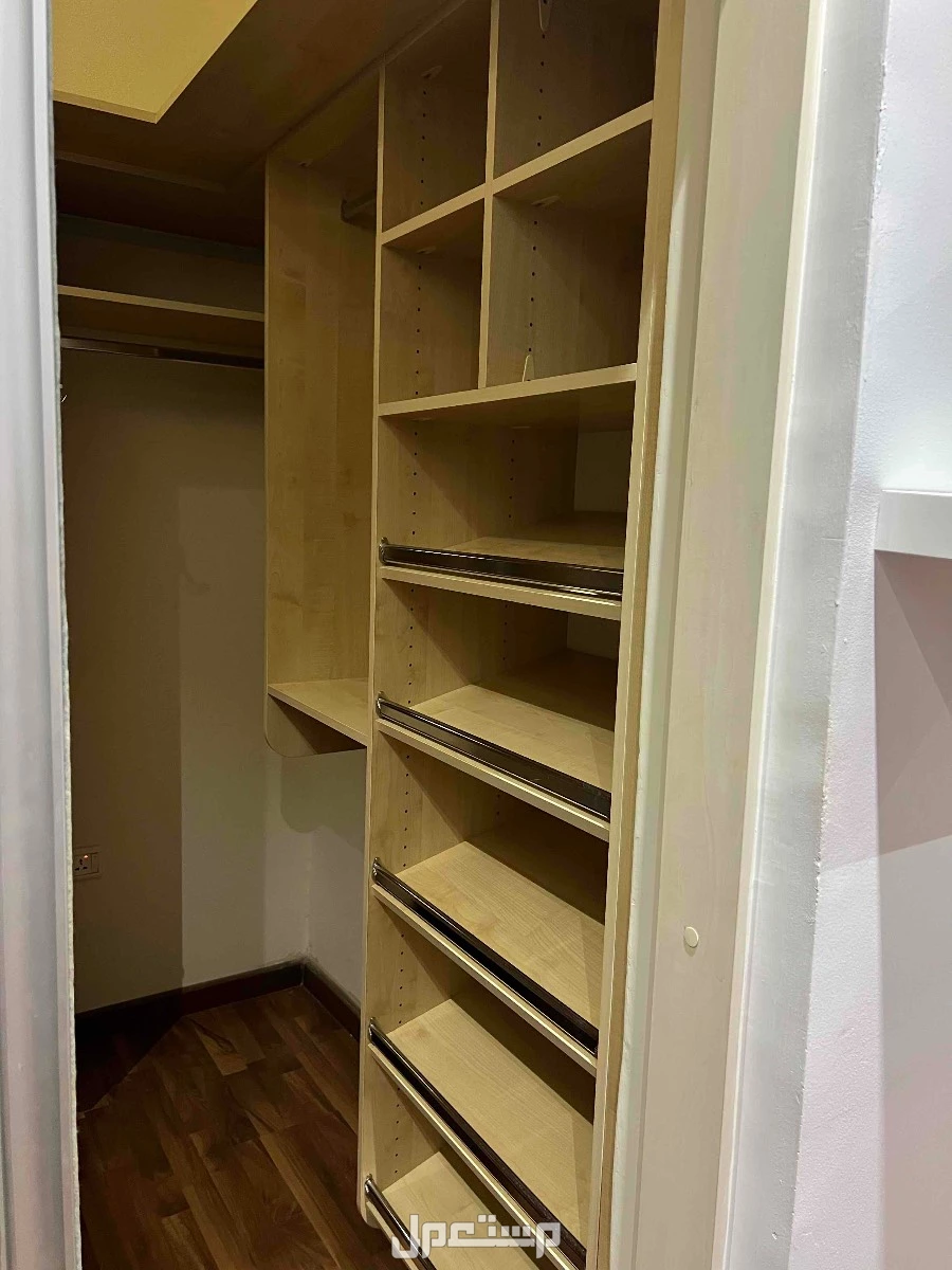 للبيع غرفة ملابس بفيمة 2000 ريال
