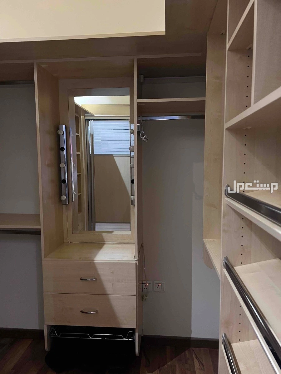 للبيع غرفة ملابس بفيمة 2000 ريال