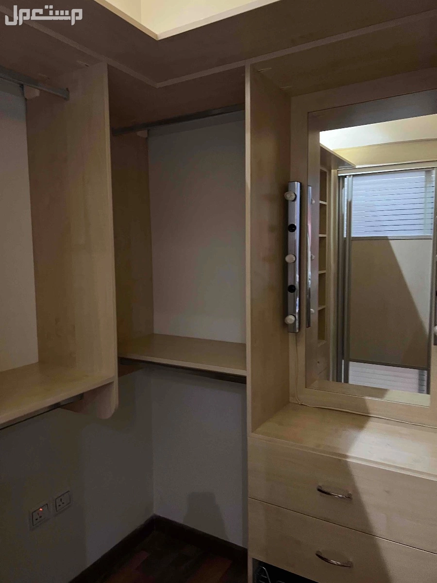 للبيع غرفة ملابس بفيمة 2000 ريال