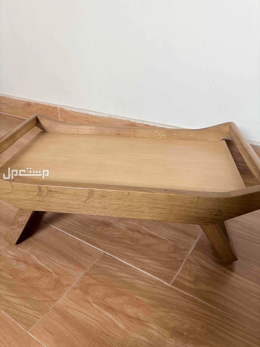 طاولة طعام او لاب توب  في الرياض