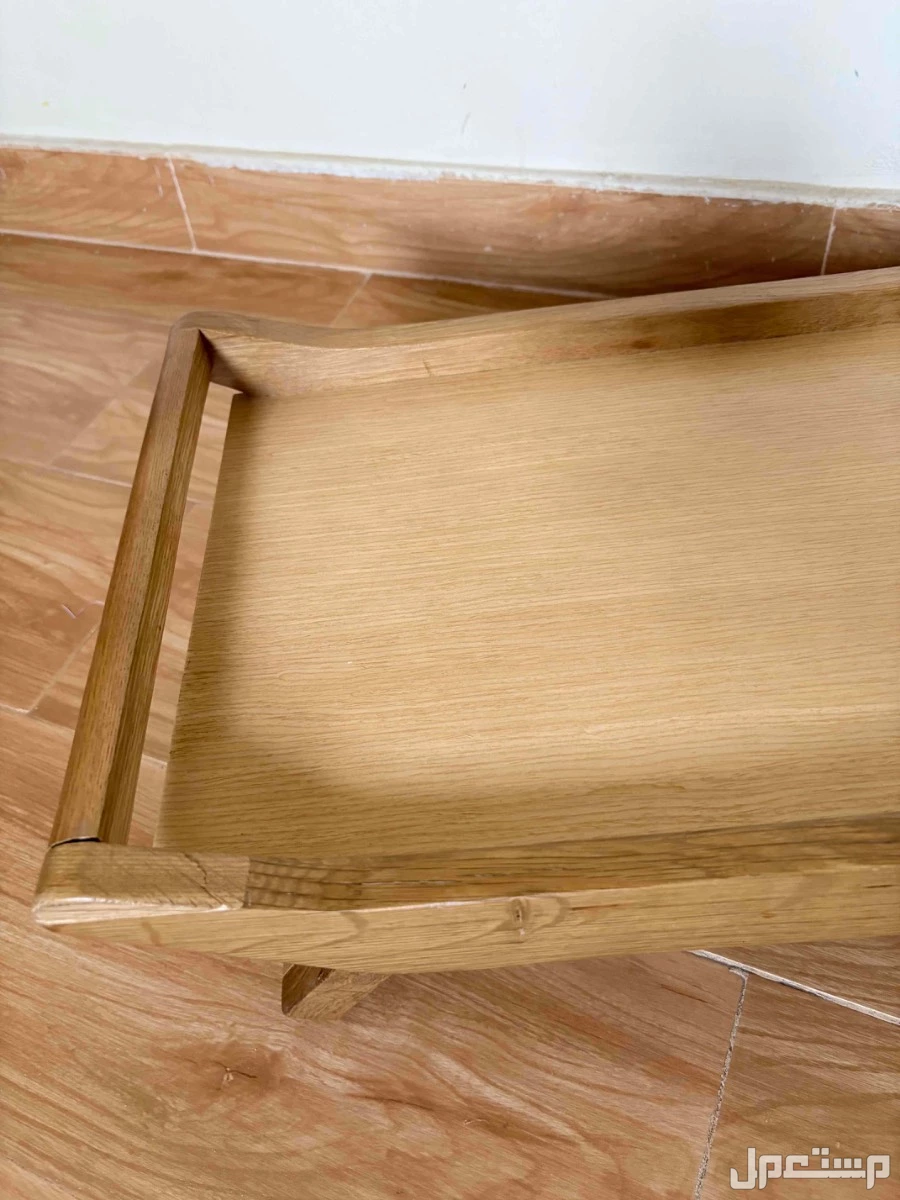 طاولة طعام او لاب توب  في الرياض