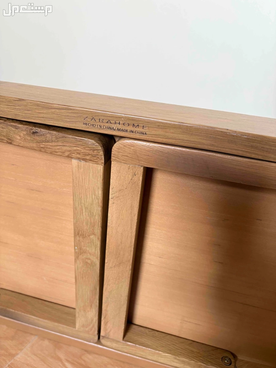 طاولة طعام او لاب توب  في الرياض