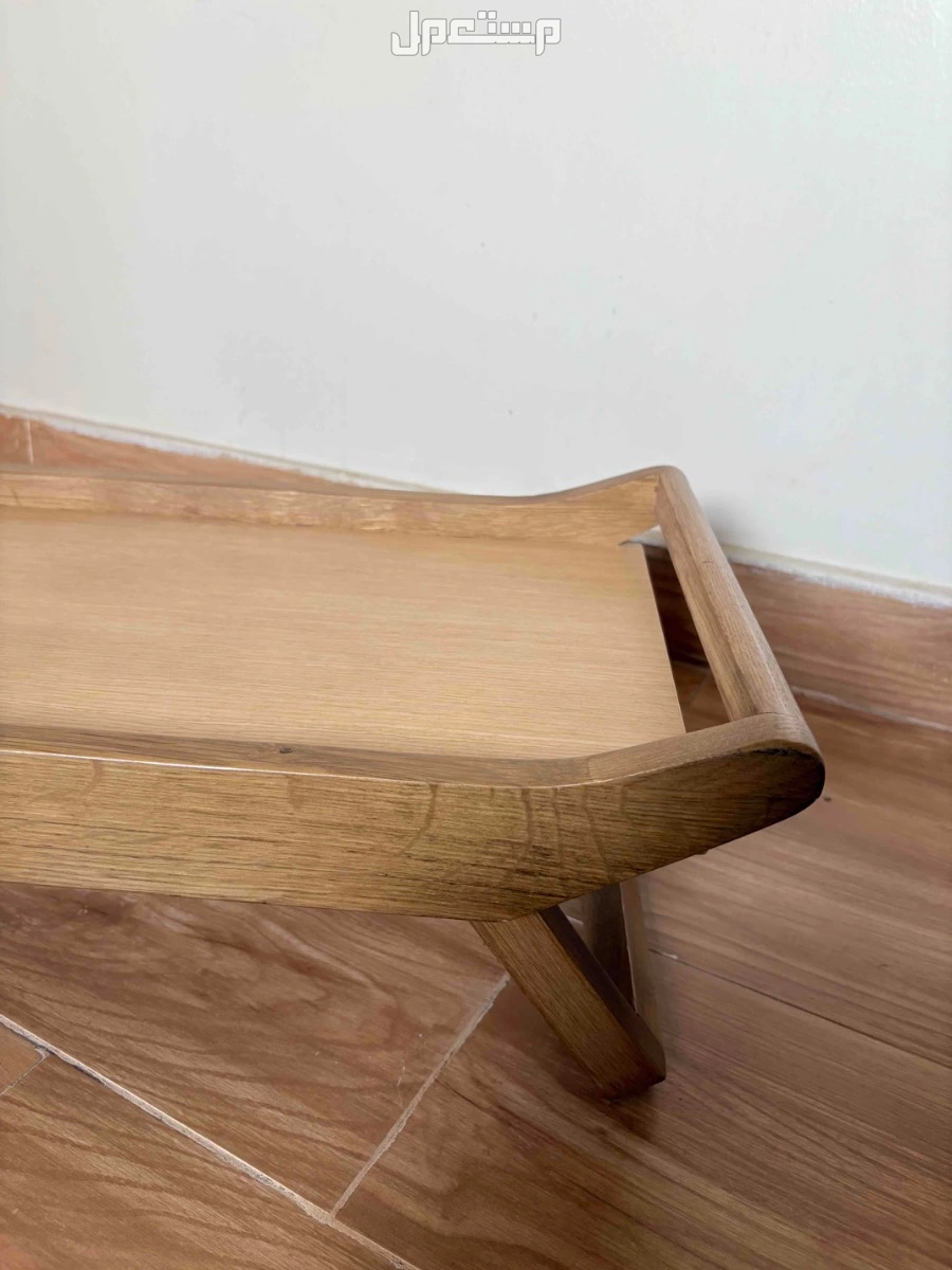 طاولة طعام او لاب توب  في الرياض