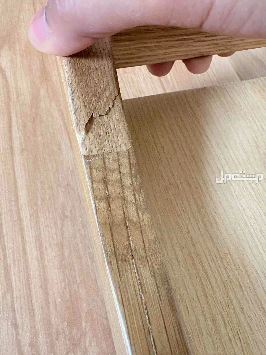 طاولة طعام او لاب توب  في الرياض