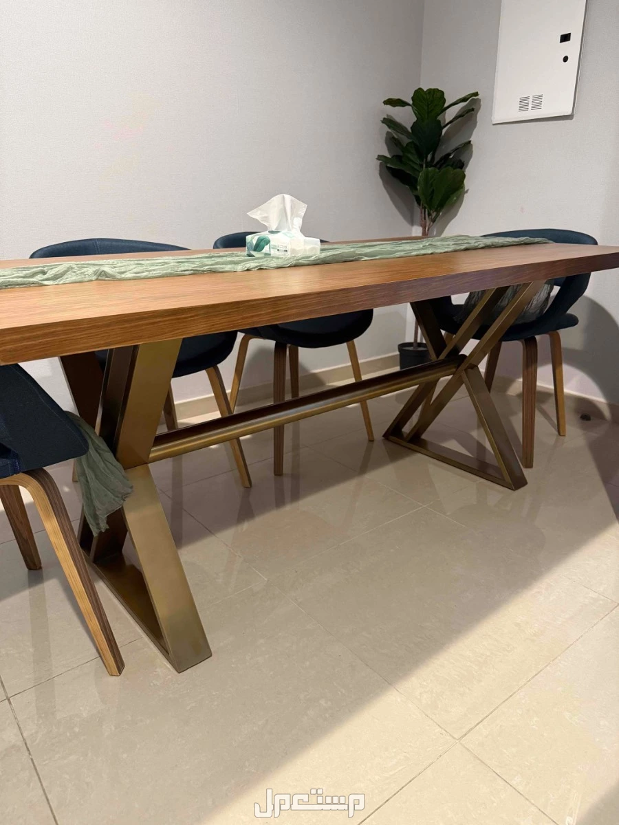 للبيع طاولة طعام 6 اشخاص في الدمام بسعر 3200 ريال سعودي