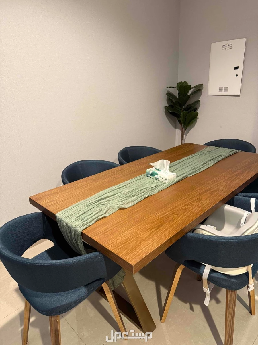للبيع طاولة طعام 6 اشخاص في الدمام بسعر 3200 ريال سعودي