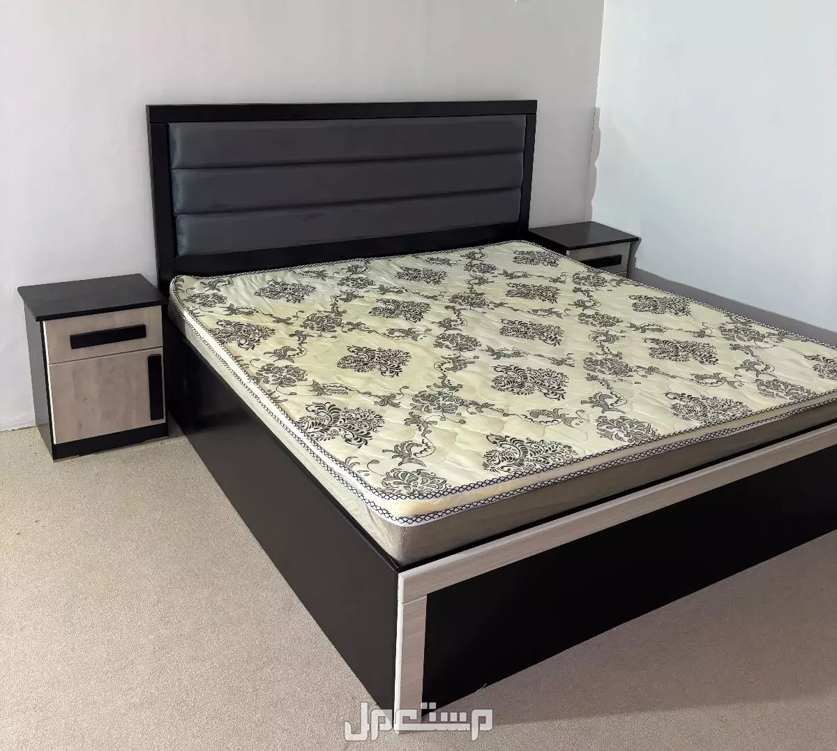 للبيع غرف نوم ومجلس ومكيفات شباك