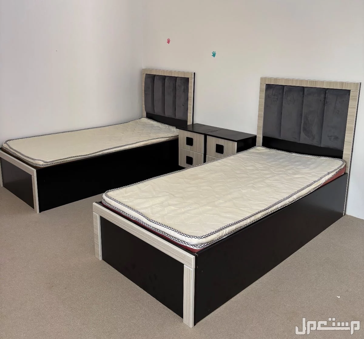 للبيع غرف نوم ومجلس ومكيفات شباك