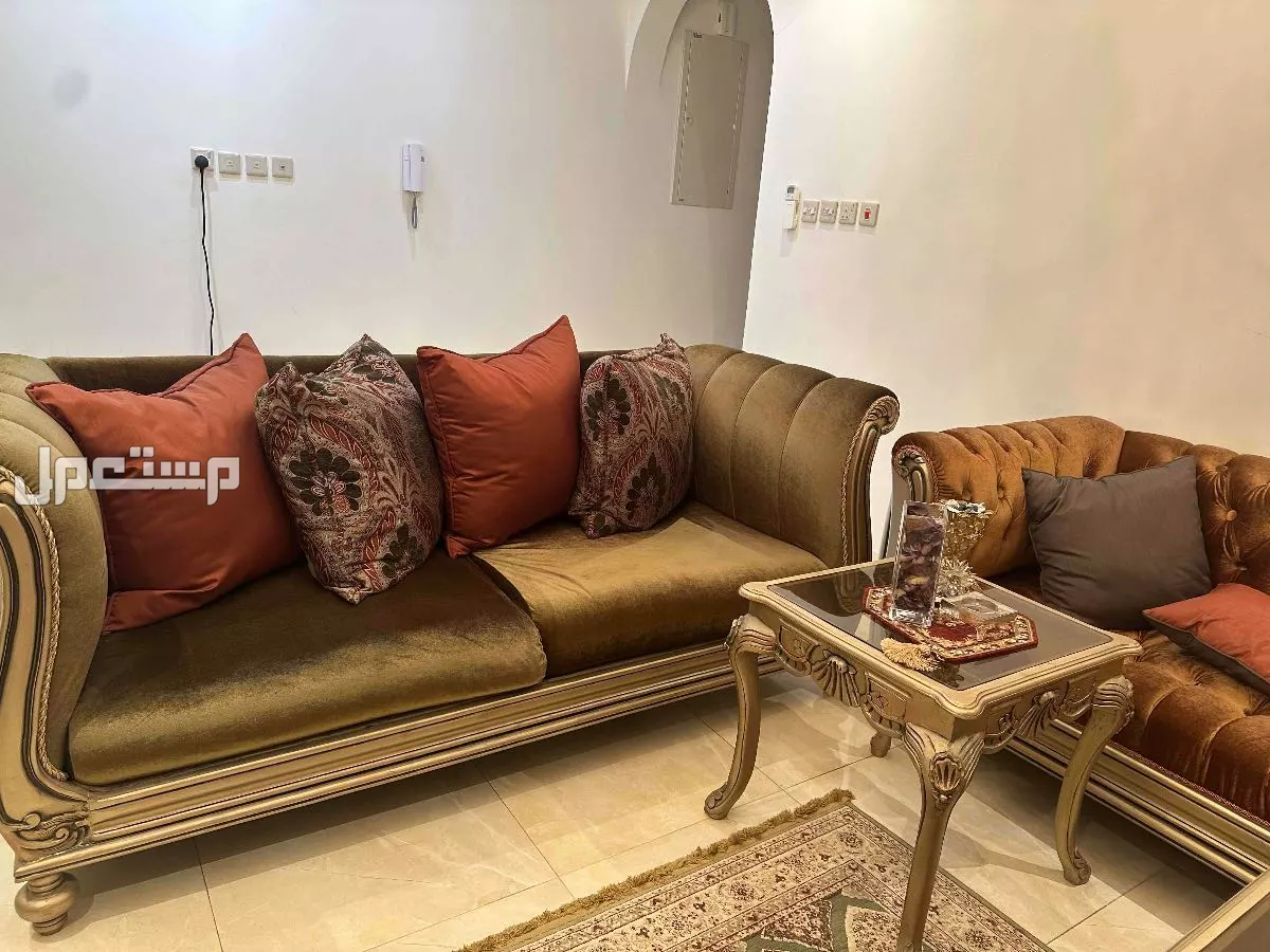 كنب مجلس مستعمل للبيع بسعر 1000 ريال في المدينة المنورة بسعر ألف ريال سعودي قابل بالتفاوص بالمعقول