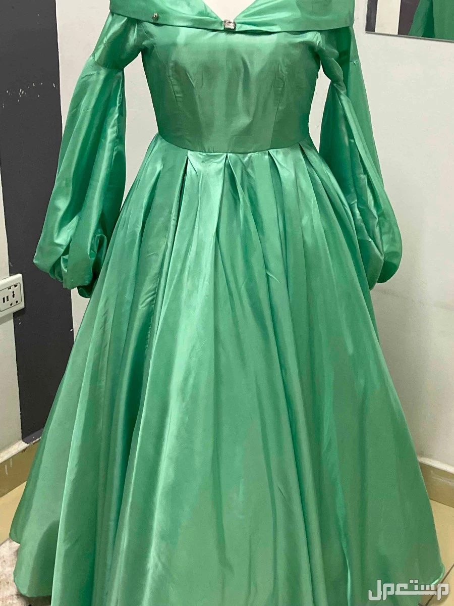 فستان سهرة بناتي لعمر 14/15 سنة  في الرياض بسعر 400 ريال سعودي