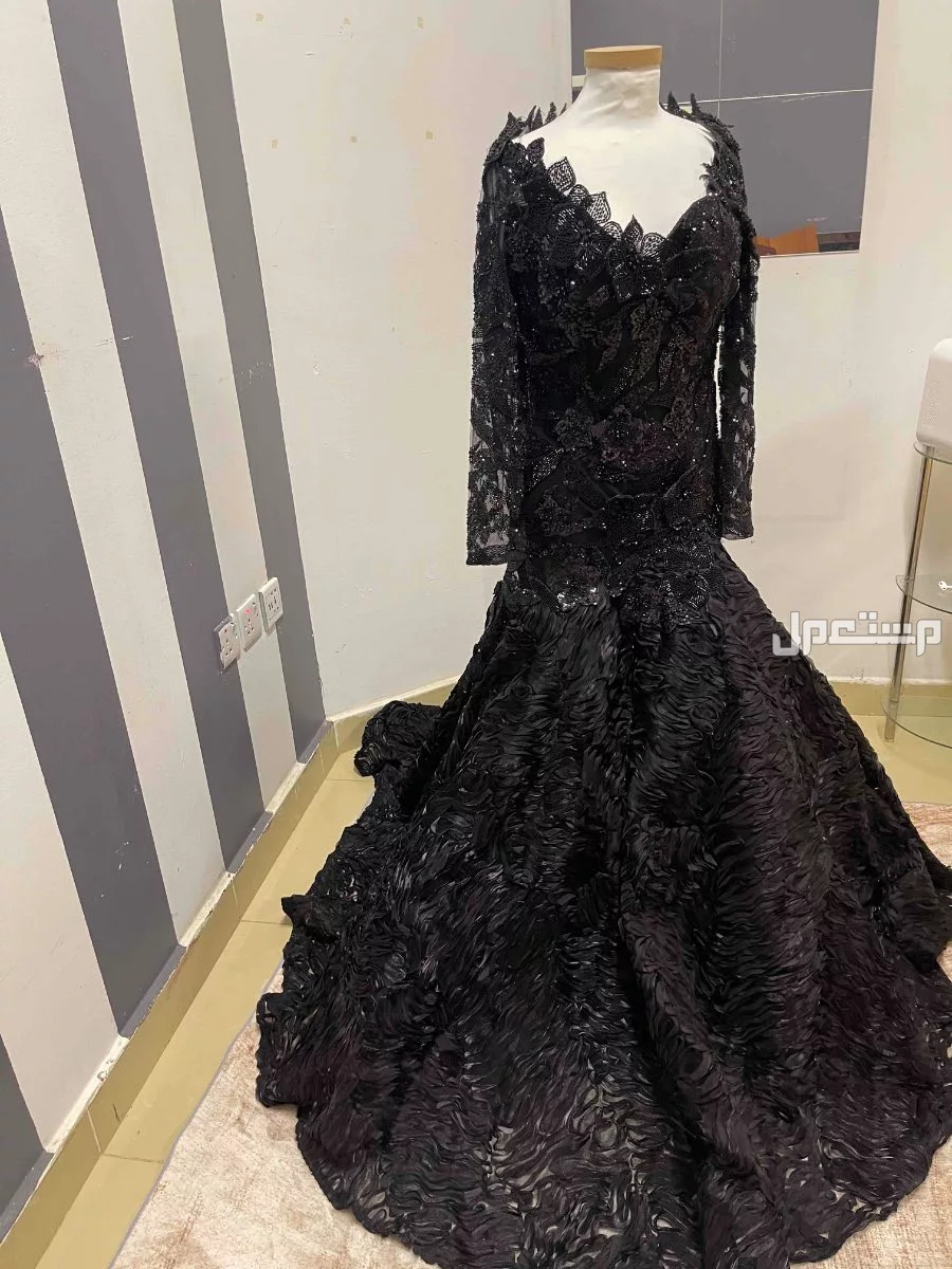 فستان سهرة فخم  في الرياض بسعر ألفين ريال سعودي