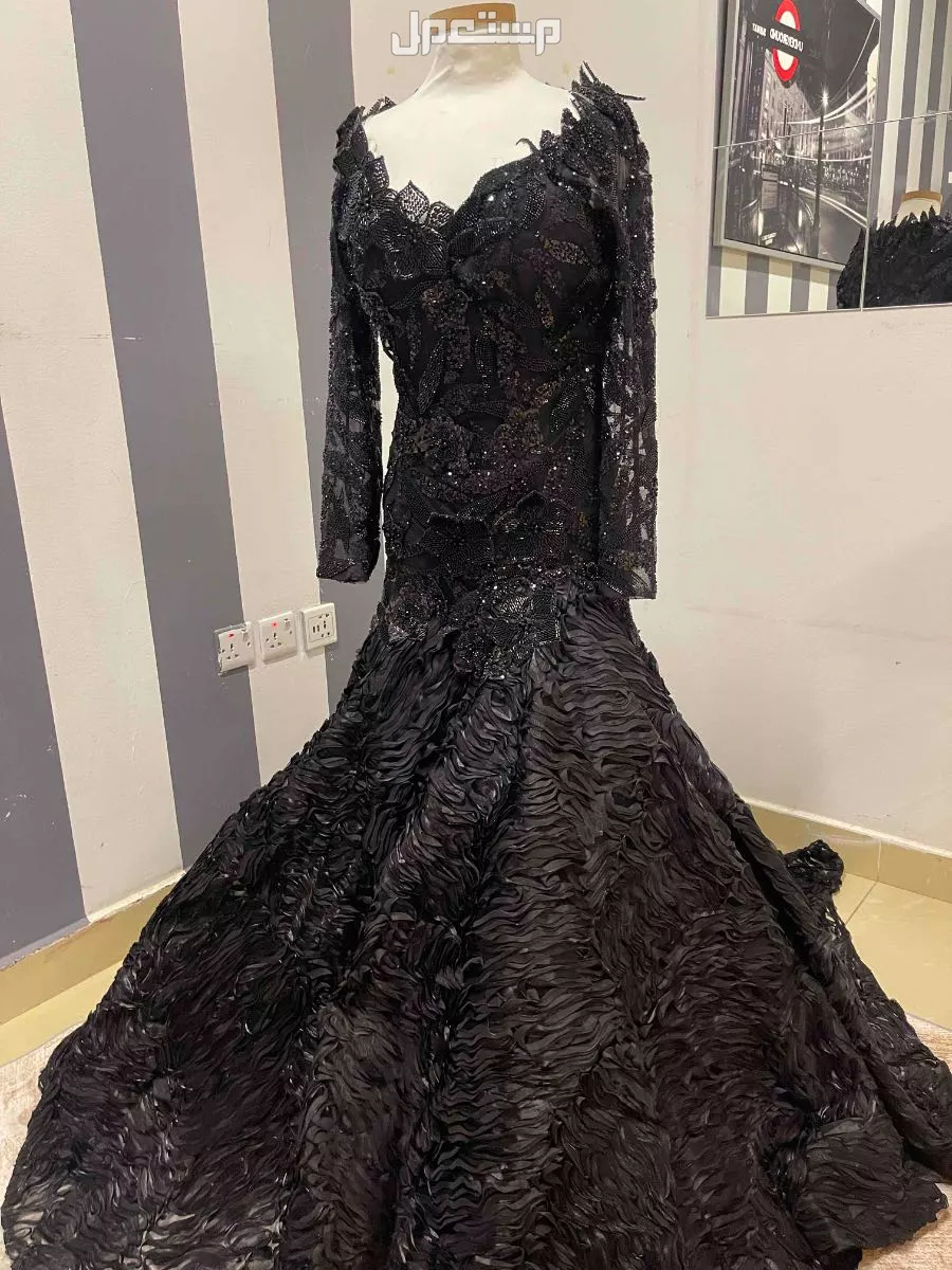 فستان سهرة فخم  في الرياض بسعر ألفين ريال سعودي