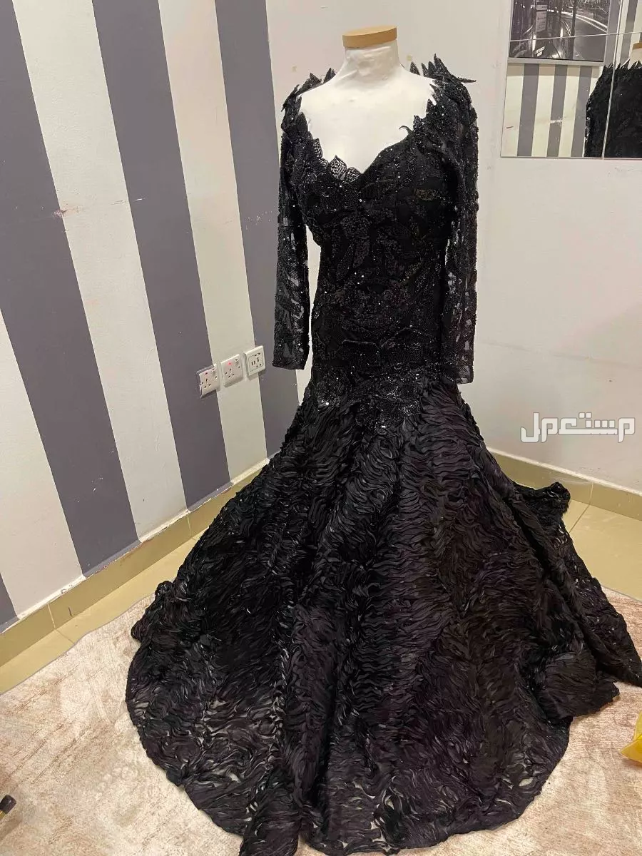 فستان سهرة فخم  في الرياض بسعر ألفين ريال سعودي