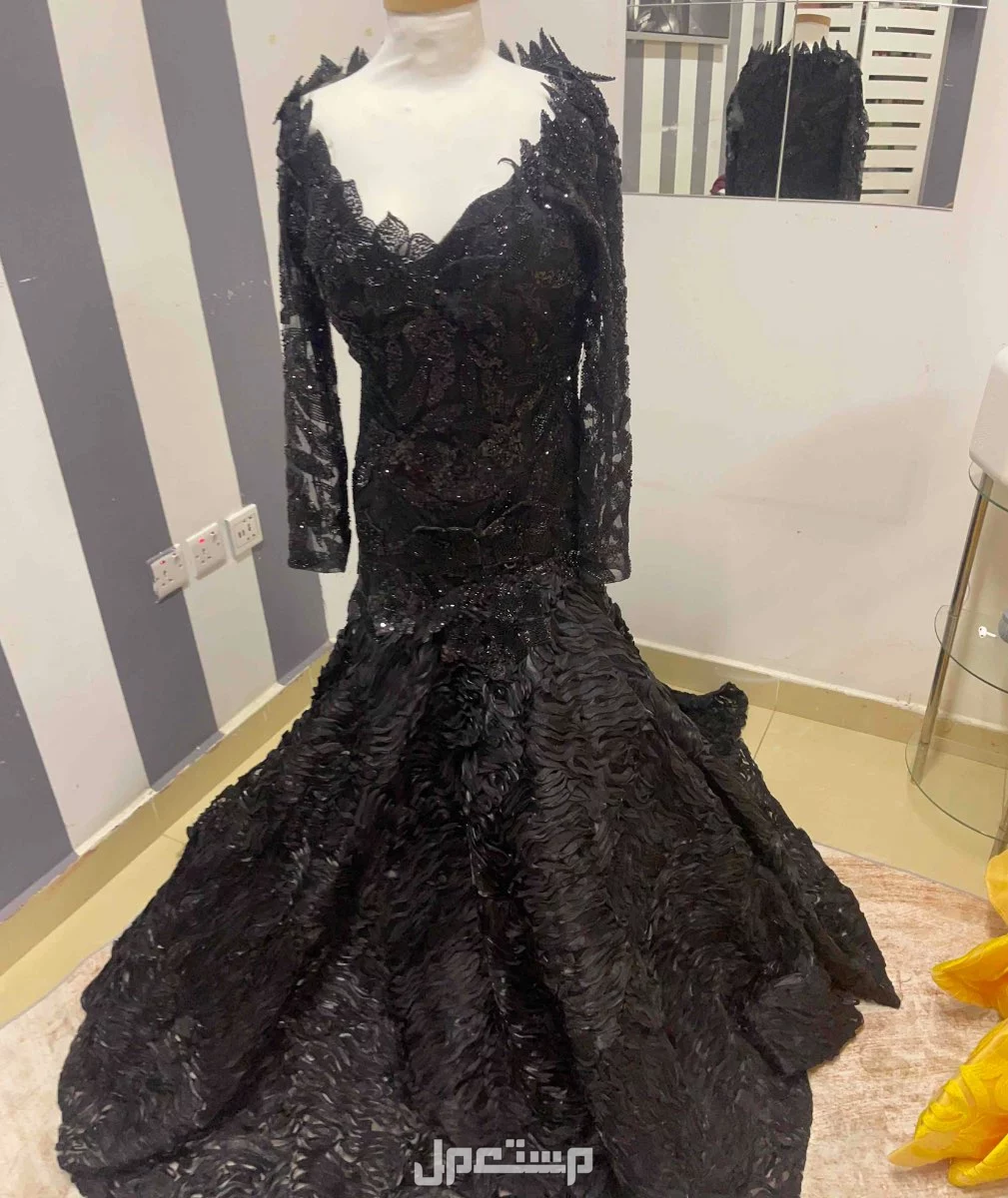 فستان سهرة فخم  في الرياض بسعر ألفين ريال سعودي