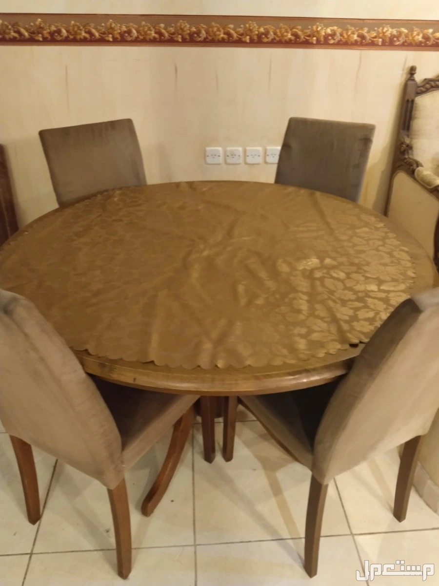 طاولة وسفرة طعام لون بني فاتح خشب ماليزي في جدة بسعر 460 ريال سعودي