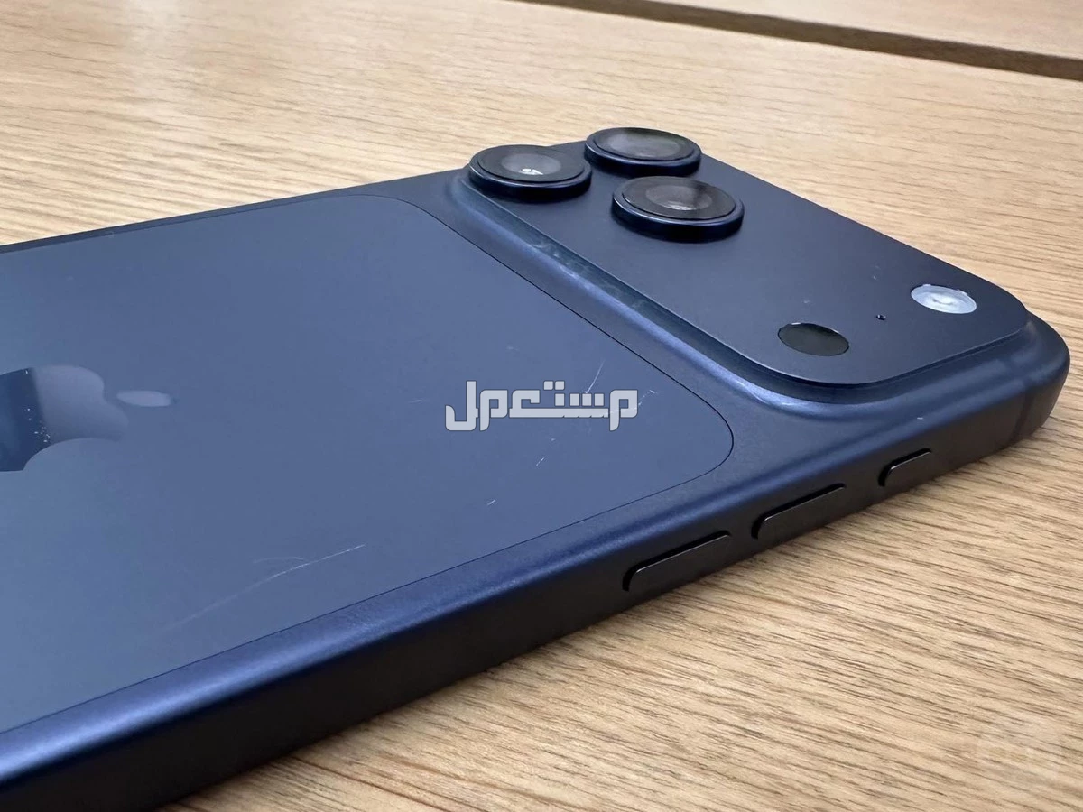 عيوب  آيفون 17 إير قبل الشراء.. كل ما يجب معرفته عن مشاكل الهاتف صورة توضح تعرض iPhone 17 Pro للخدش