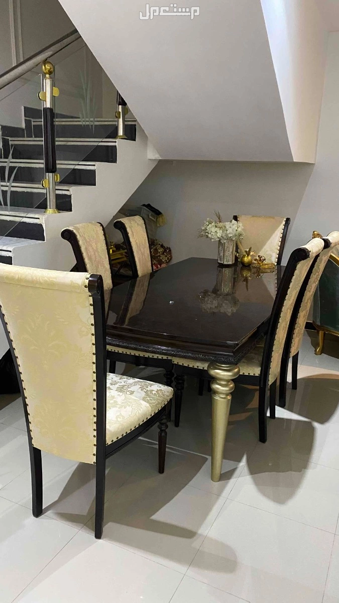 طاولة طعام مع ست كراسي استخدام حشمه ولايوجد اي ملاحظات