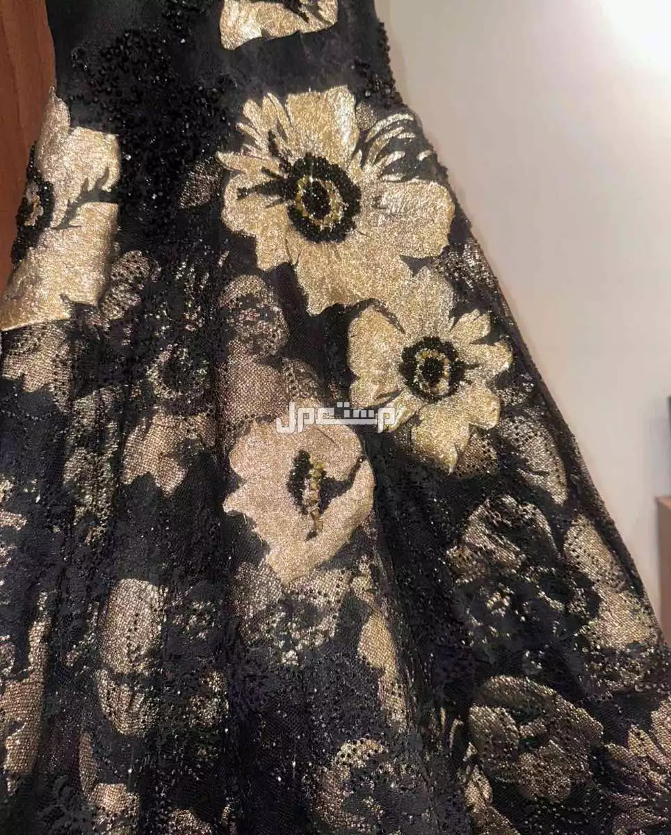 فستان فخم جدا بسعر مناسب اقل من السعر الاصلي بحالة ممتازه