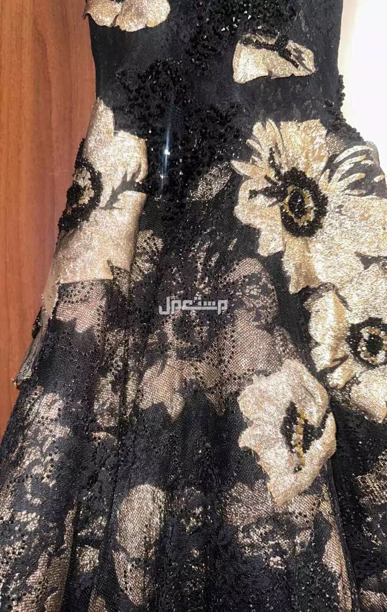 فستان فخم جدا بسعر مناسب اقل من السعر الاصلي بحالة ممتازه