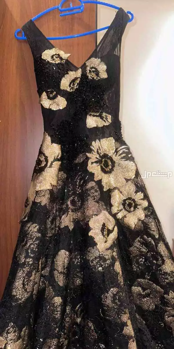 فستان فخم جدا بسعر مناسب اقل من السعر الاصلي بحالة ممتازه