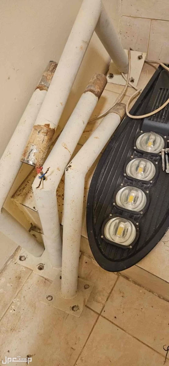 كشافات للبيع نضيفه جداً 5 شرائح